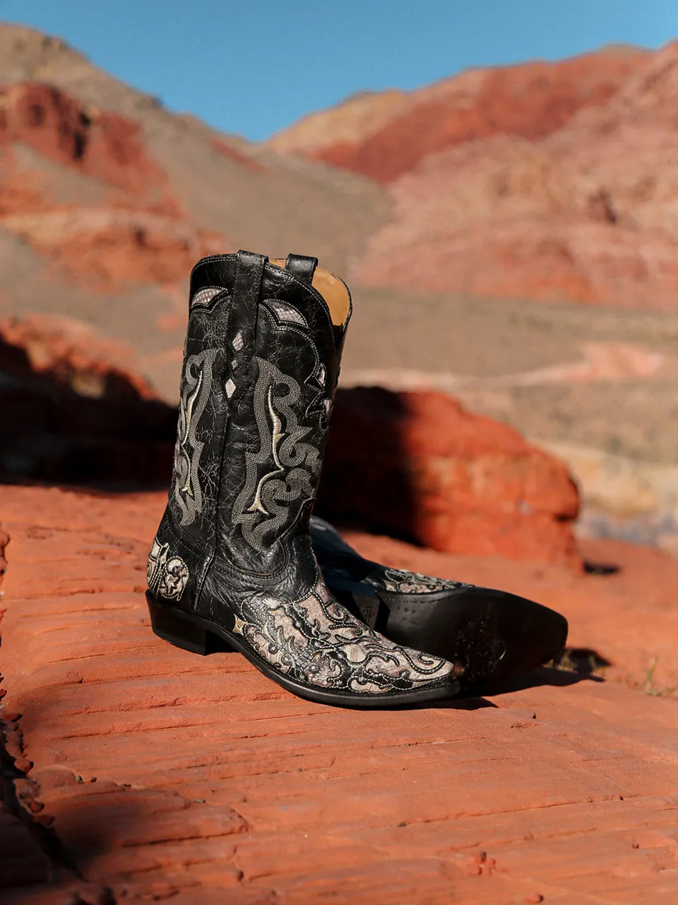 A4118 - MEN'S BLACK GOAT WITH GENUINE NATURAL PYTHON AND EMBROIDERY SNIP TOE COWBOY BOOT