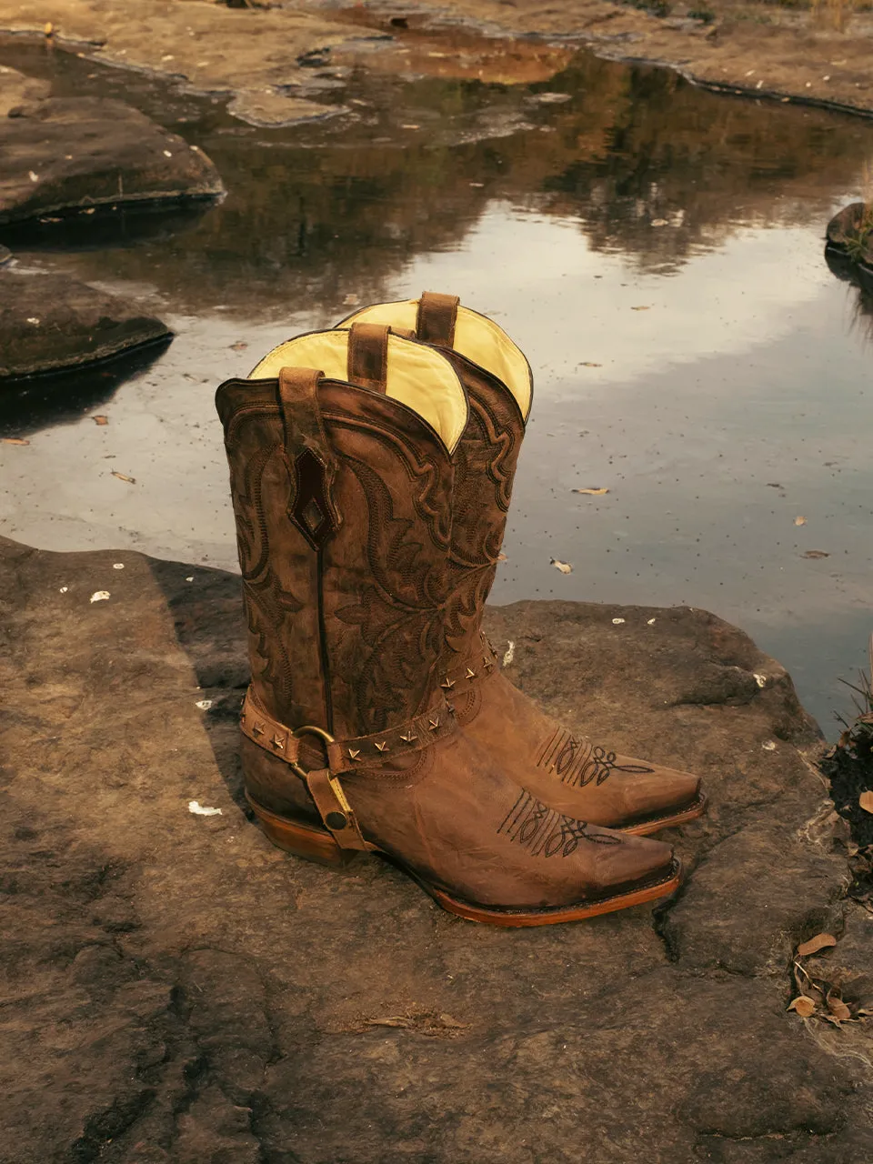 C4025 - MEN'S EMBROIDERY BROWN SNIP TOE COWBOY BOOT WITH REMOVABLE HARNESS